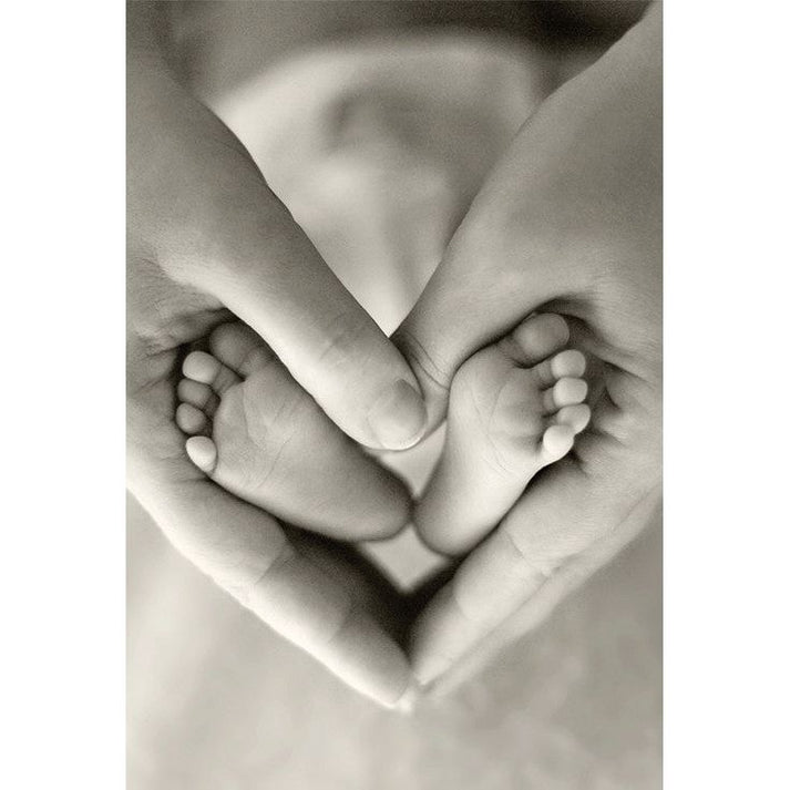 Pictura Baby Feet And Mothers Hands Greeting Card