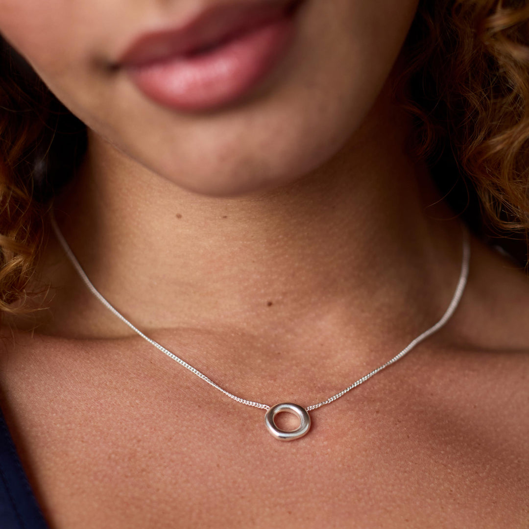 Julie Vos Wave Circle Delicate Necklace - Silver